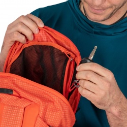 Osprey Mutant 22l skialpinisticky a lezecky batoh mars orange 4