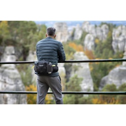 Boll Gogo 5,5 sportovni ledvinka s kapsami na lahve black basalt 6