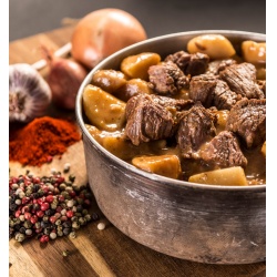 Adventure Menu Hovezi gulas s bramborem 1 porce 400 g sterilovane jidlo na cesty1