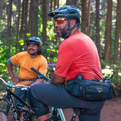 Osprey Savu 5l ledvinka cykloturistická nebo na běžky s kapsami na lahve raven black 3